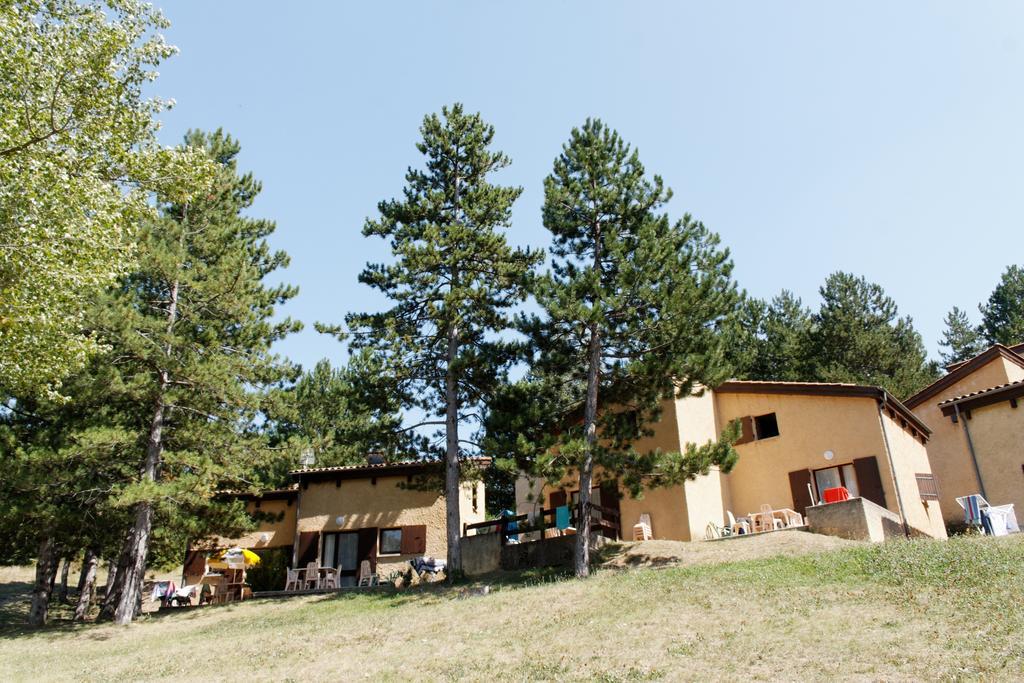Готель Vvf Drome Provence Монбрен-ле-Бен Екстер'єр фото