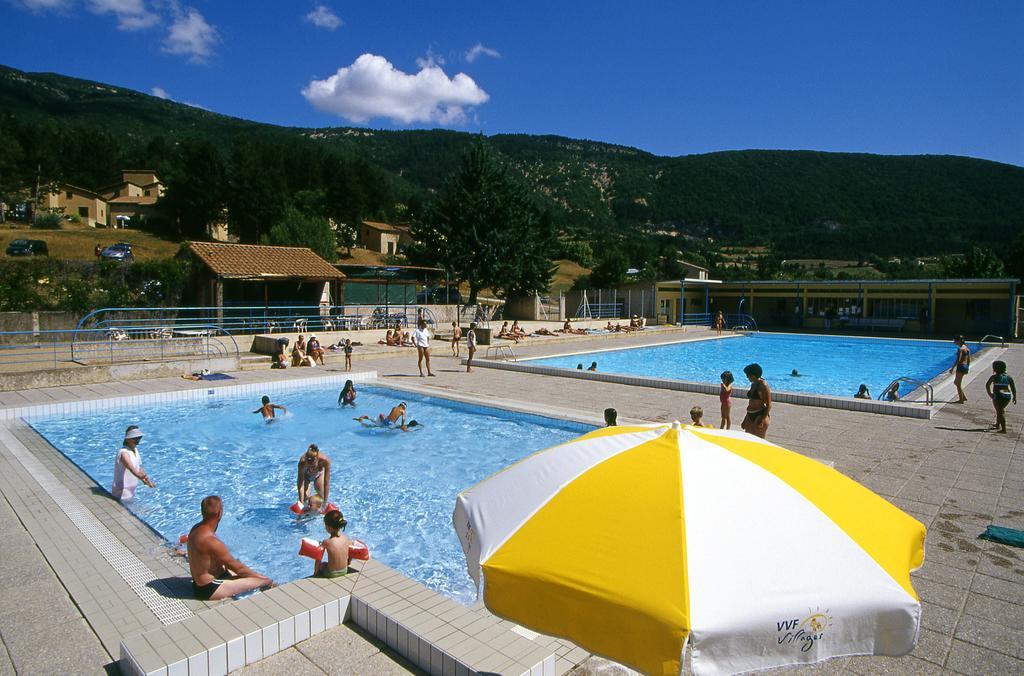 Готель Vvf Drome Provence Монбрен-ле-Бен Екстер'єр фото