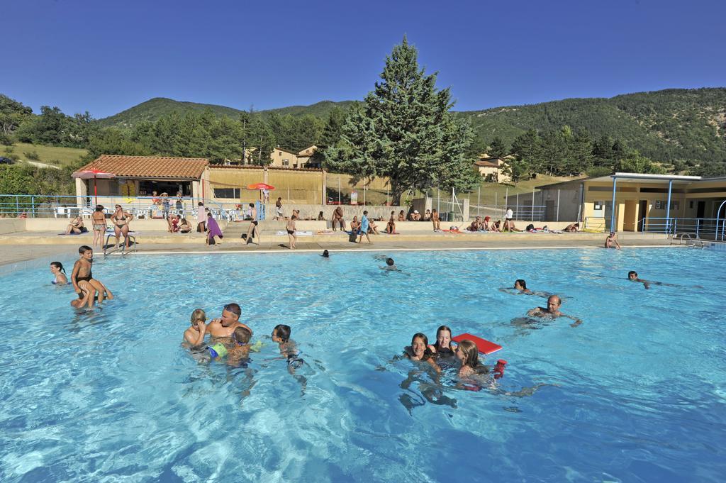Готель Vvf Drome Provence Монбрен-ле-Бен Екстер'єр фото