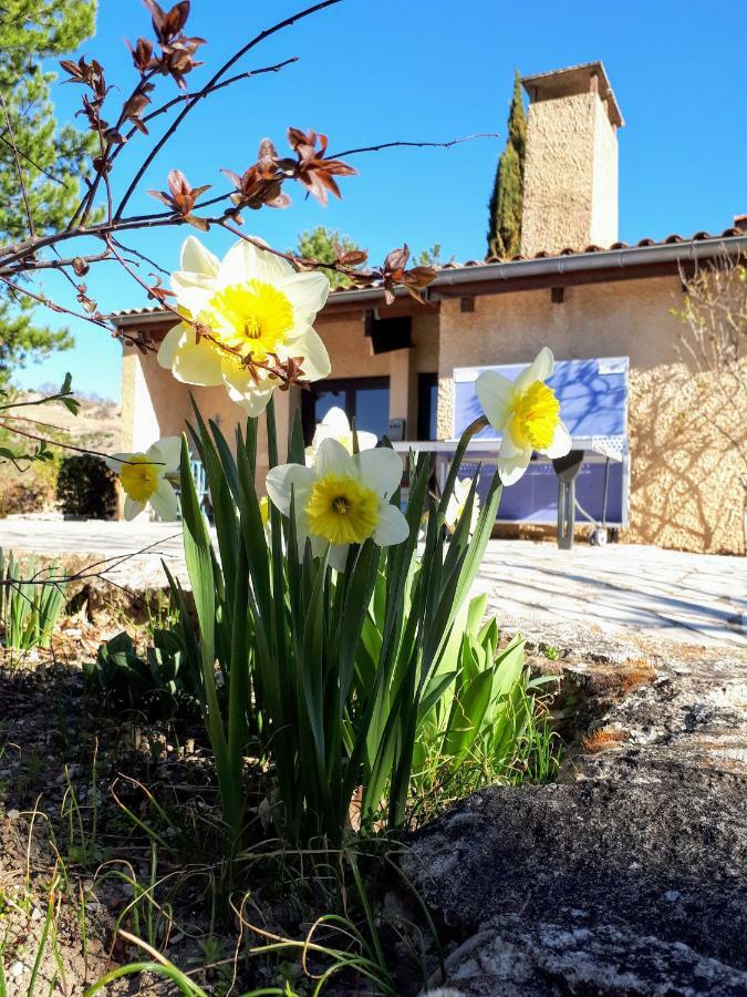 Готель Vvf Drome Provence Монбрен-ле-Бен Екстер'єр фото